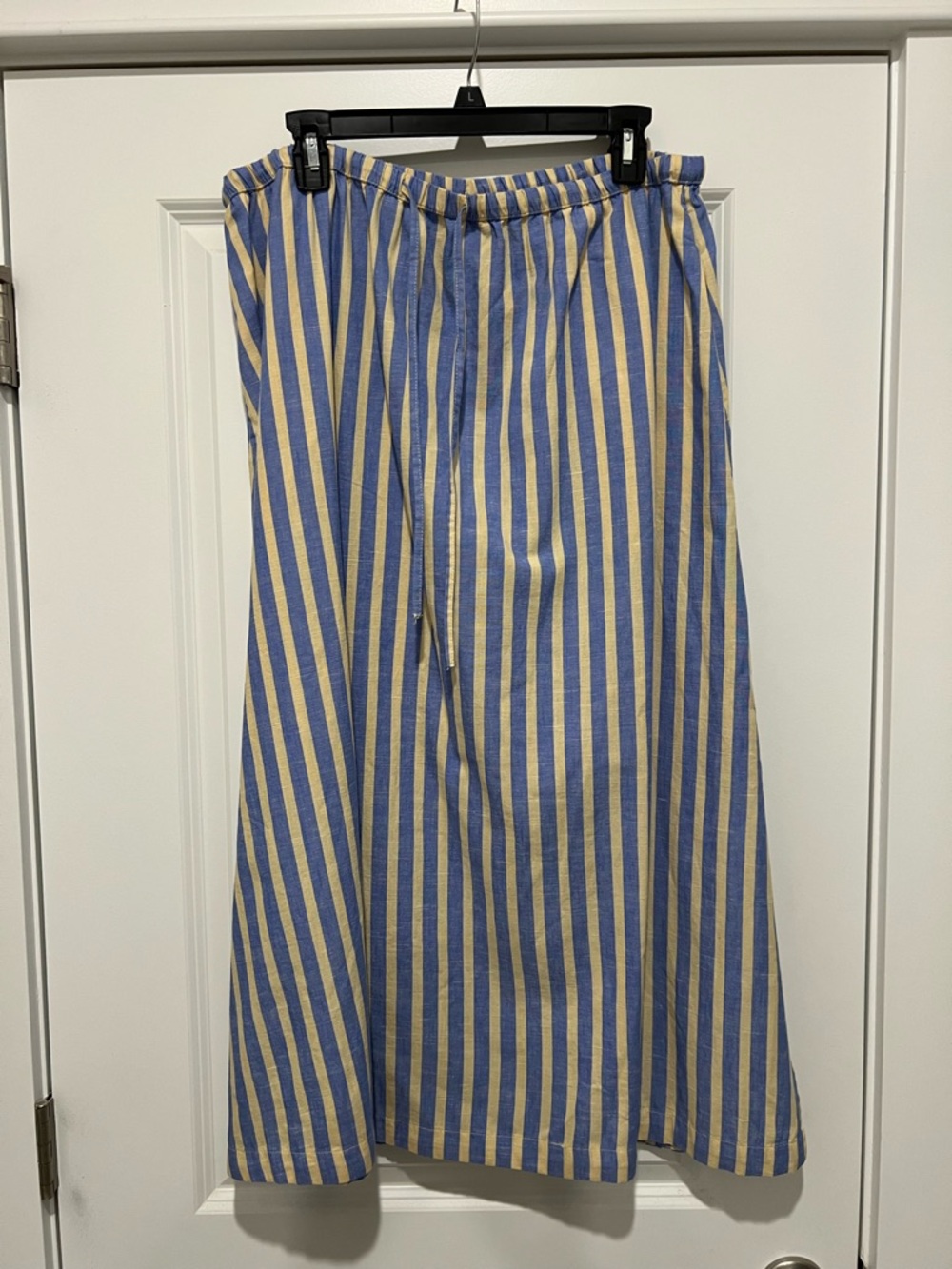 Universal Thread Blue and Cream Vertical Stripe Maxi Skirt size L NWOT